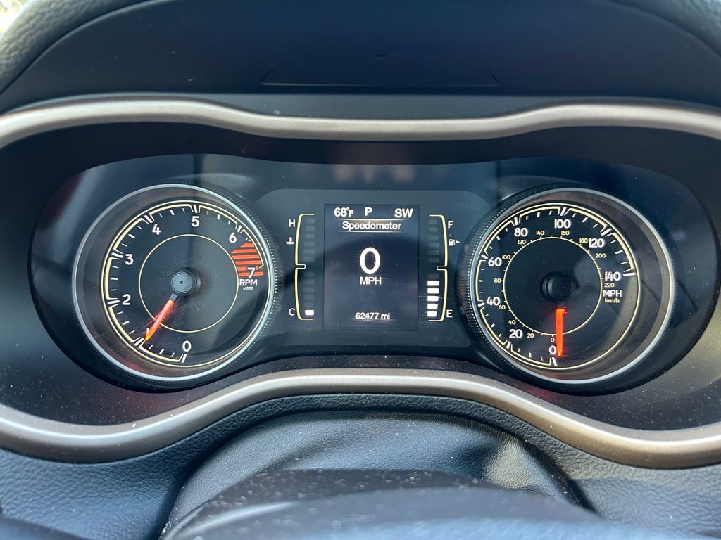 Thumbnail: 2018 Jeep Cherokee - 22