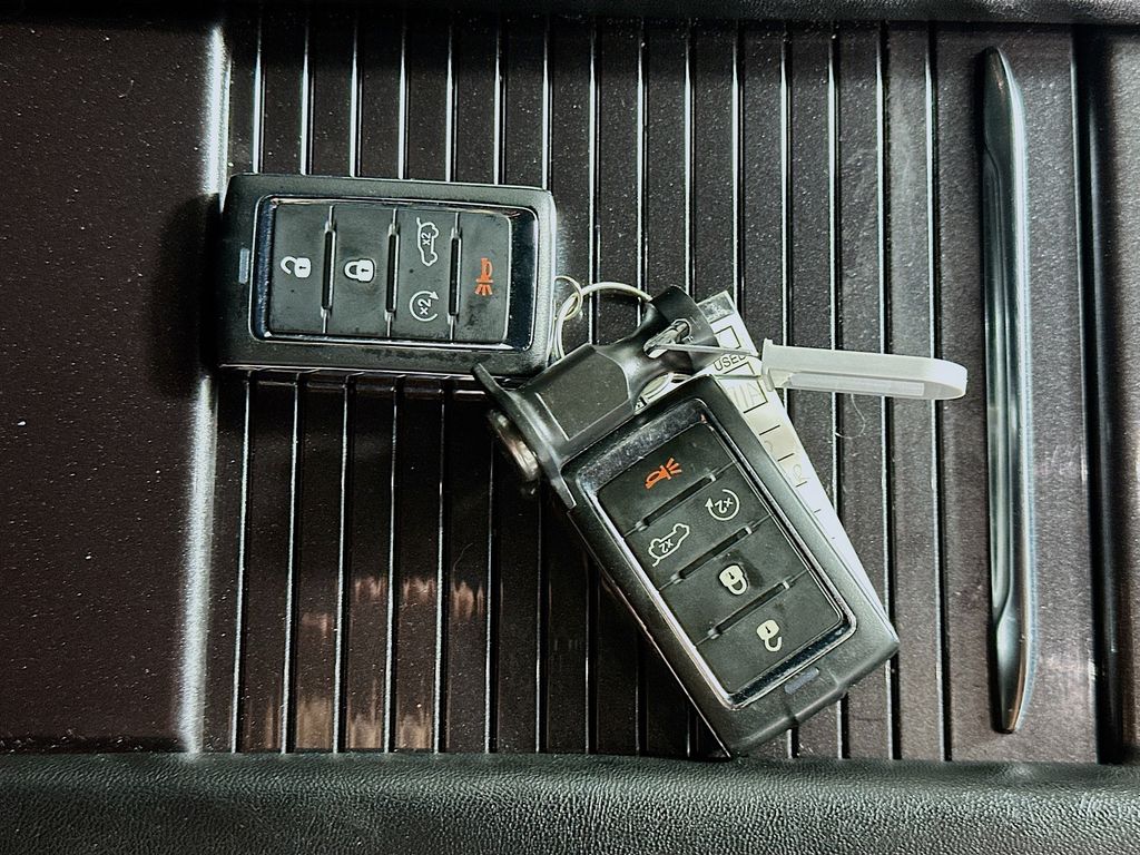 Used 2023 Gray Jeep Base image 36