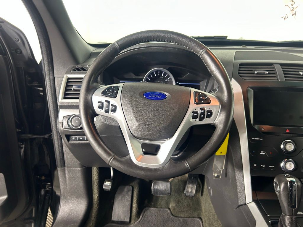 Used 2013 Black Ford XLT image 8