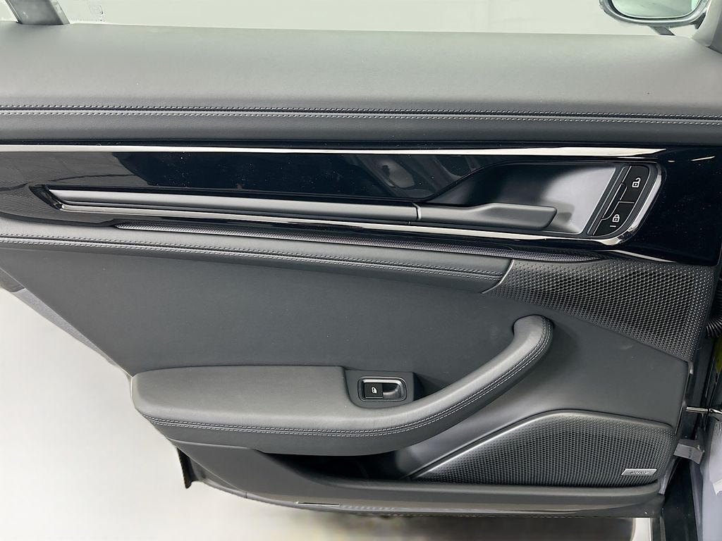 Thumbnail: 2026 Porsche Panamera - 27