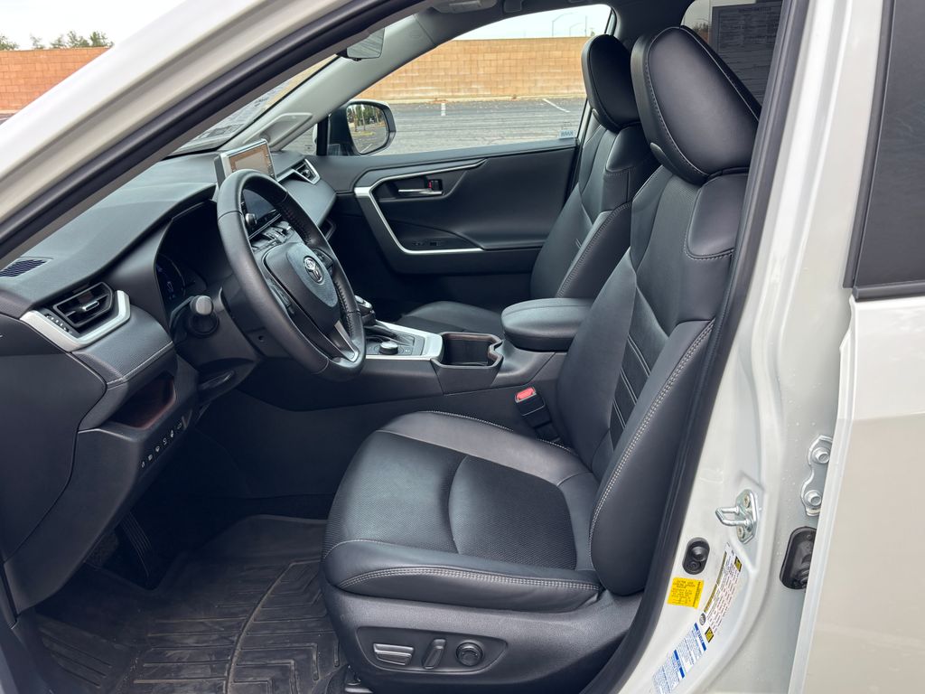 Thumbnail: 2022 Toyota RAV4 - 25