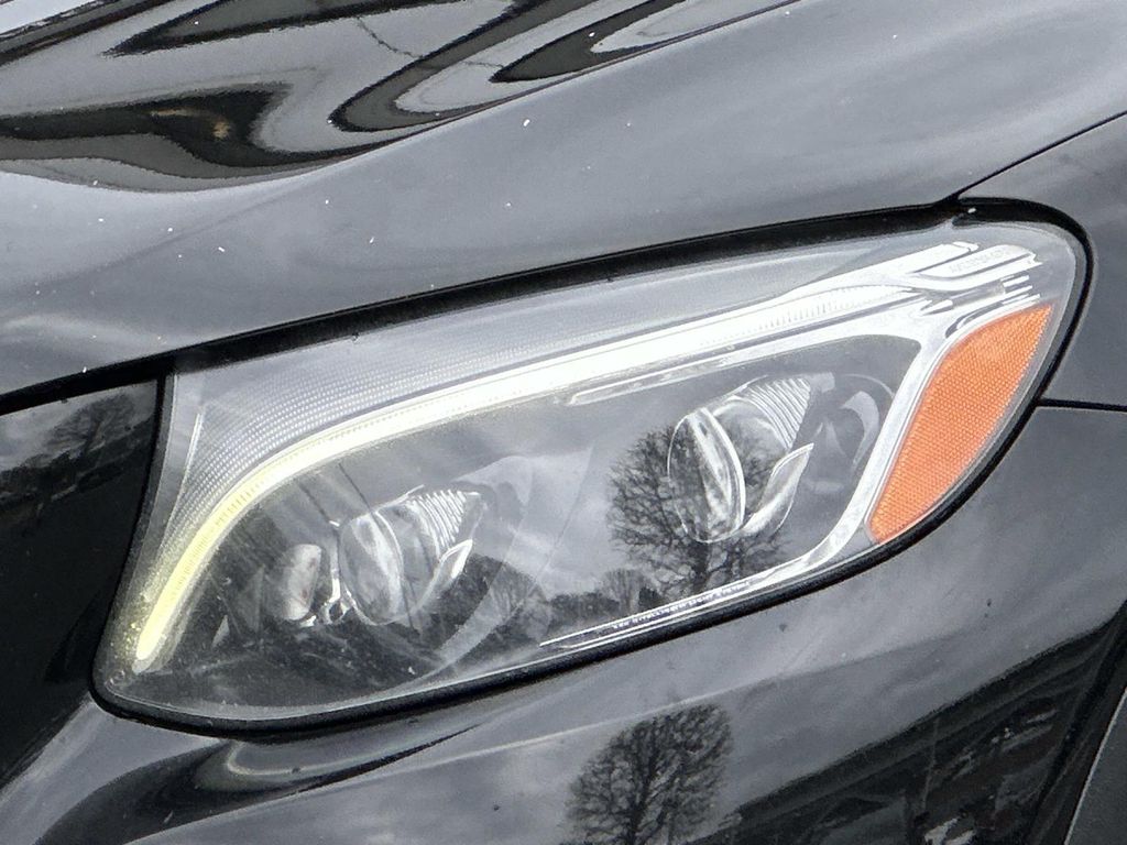 Thumbnail: 2016 Mercedes-Benz GLC - 3