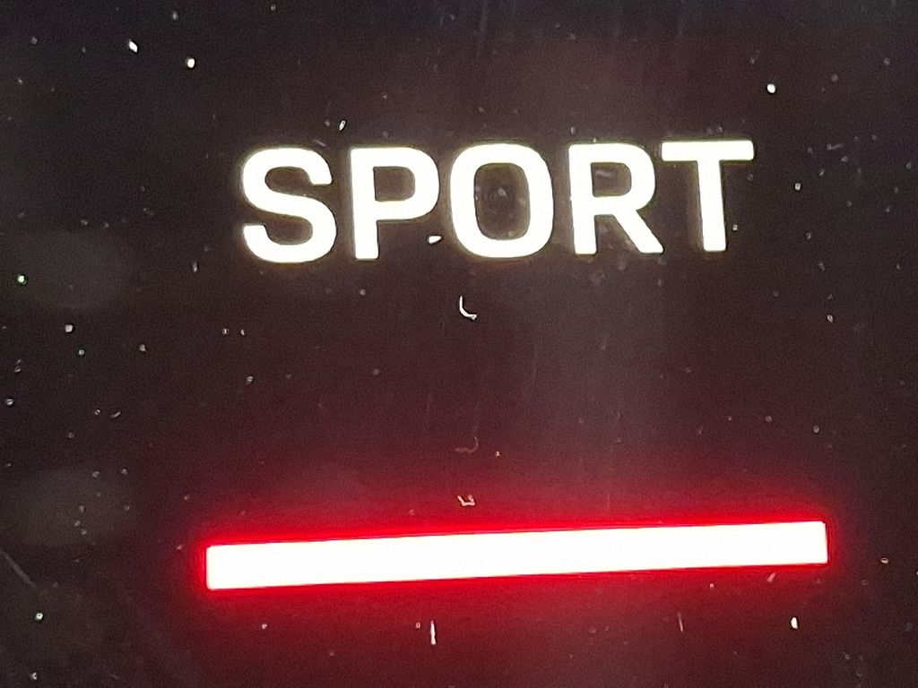 Thumbnail: 2026 Porsche Macan - 23