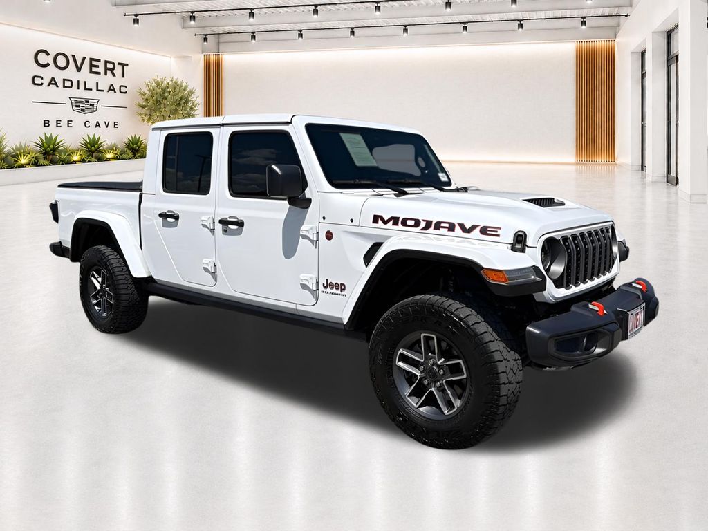 Bright White Clearcoat 2025 Jeep Gladiator Pickup Truck Four-Wheel Drive 8-Speed Automatic