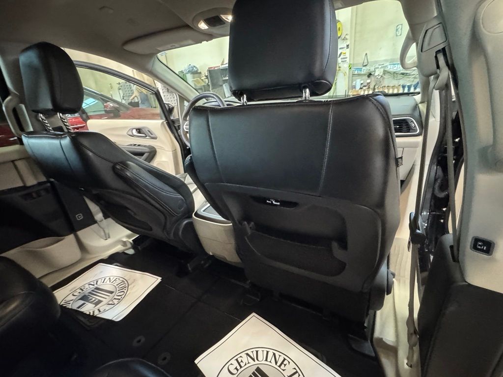 Used 2023 Chrysler Pacifica Van