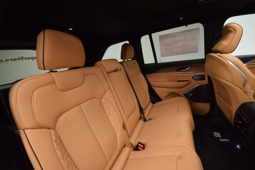 new 2026 Jeep Grand Cherokee car, priced at $61,089