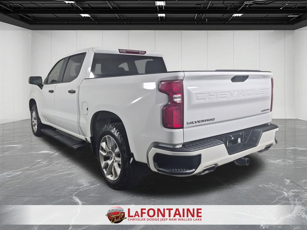 View vehicle photo 3