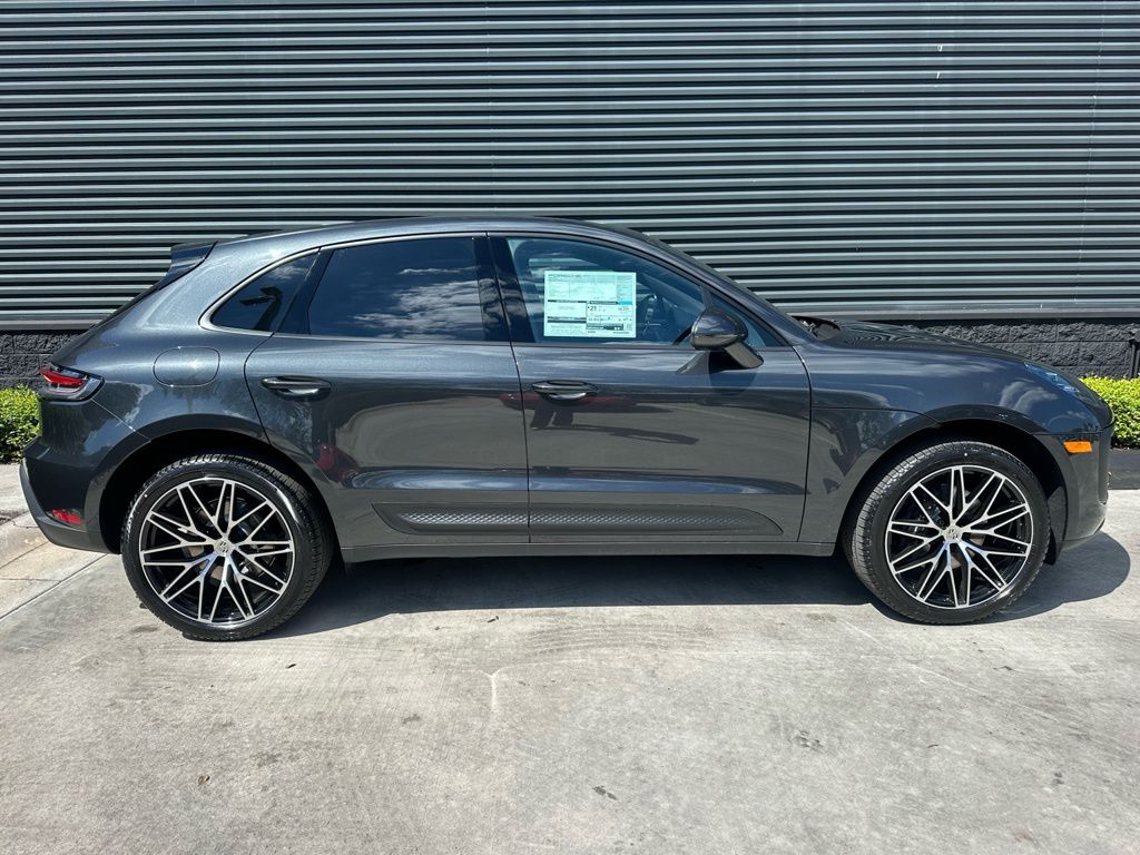 Thumbnail: 2026 Porsche Macan - 10