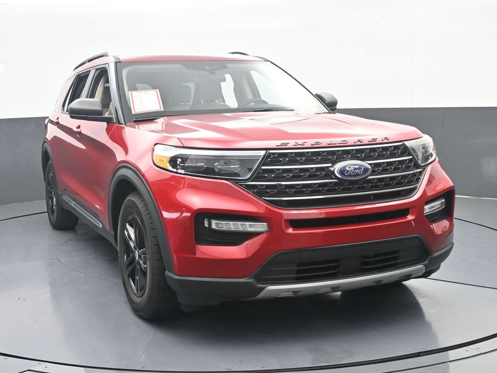 Used 2021 Red Ford XLT image 9