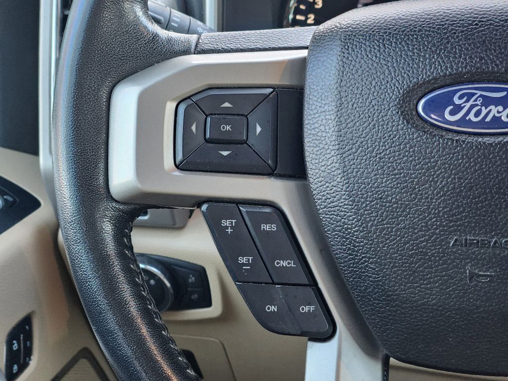 2017 Ford F-150 Lariat 28