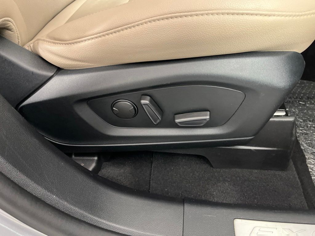 Thumbnail: 2021 Ford Explorer - 8