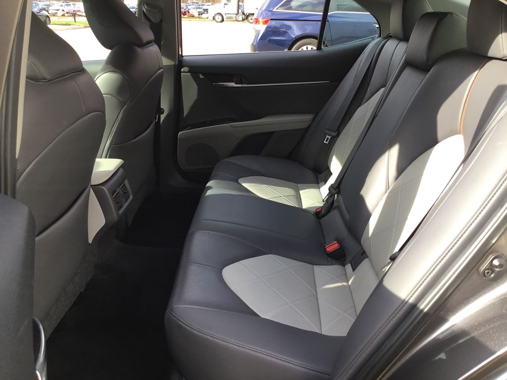 Thumbnail: 2019 Toyota Camry - 16