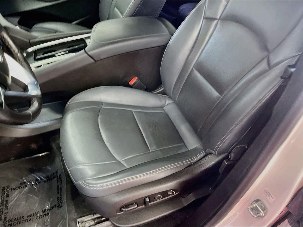 Used 2022 White Buick Premium Group image 20