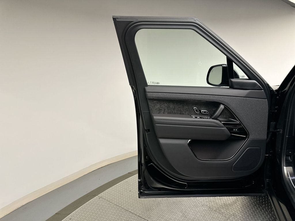 Thumbnail: 2026 Land Rover Range Rover Sport - 9