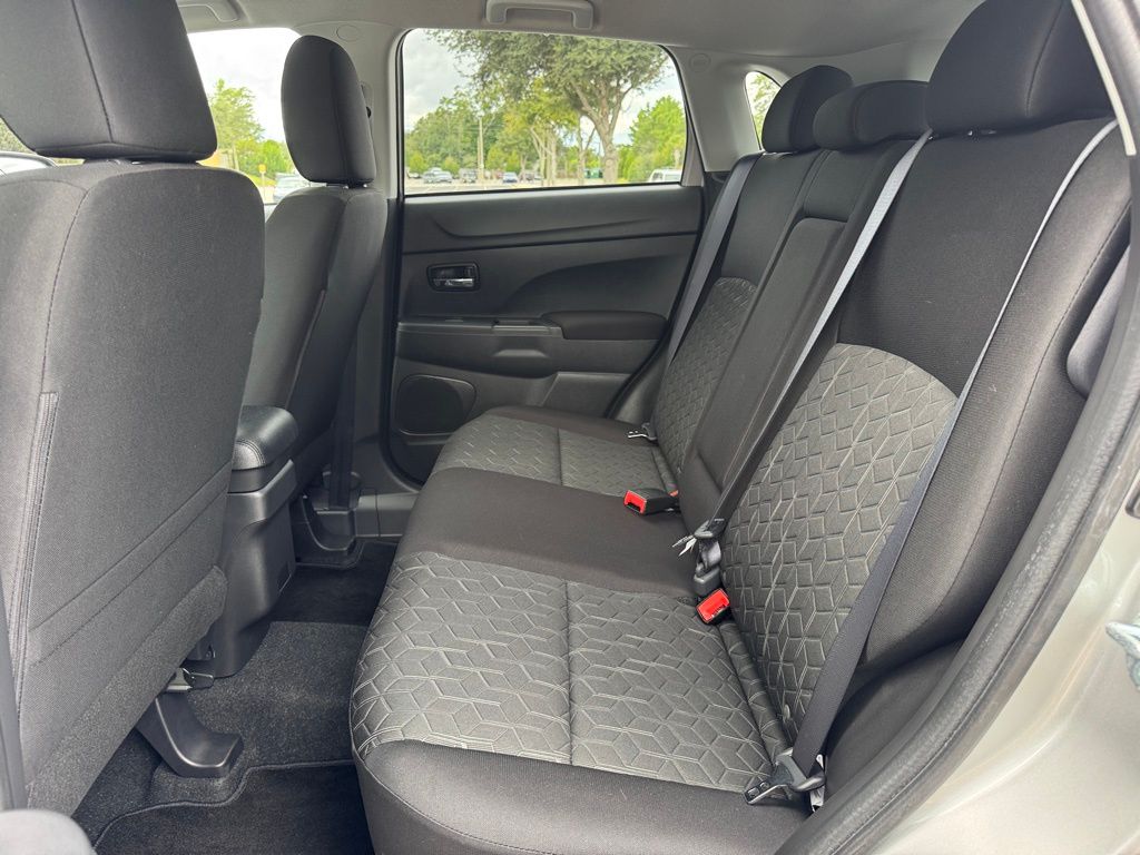2025 Mitsubishi Outlander Sport ES photo 13