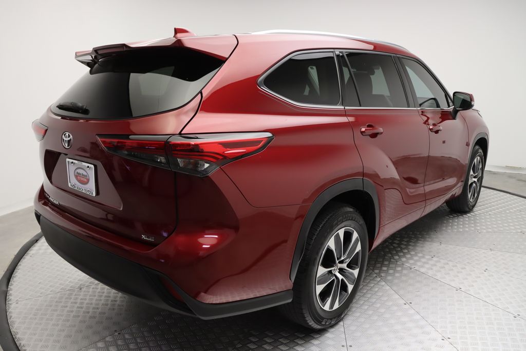2021 Toyota Highlander XLE 8