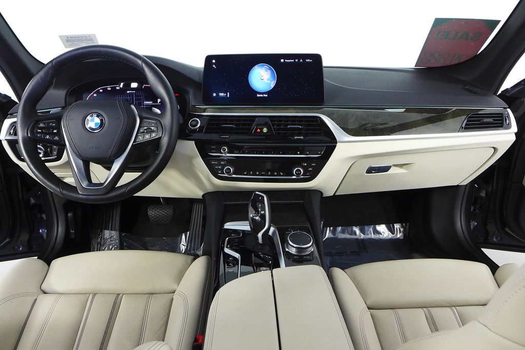 Thumbnail: 2021 BMW 5 Series - 25