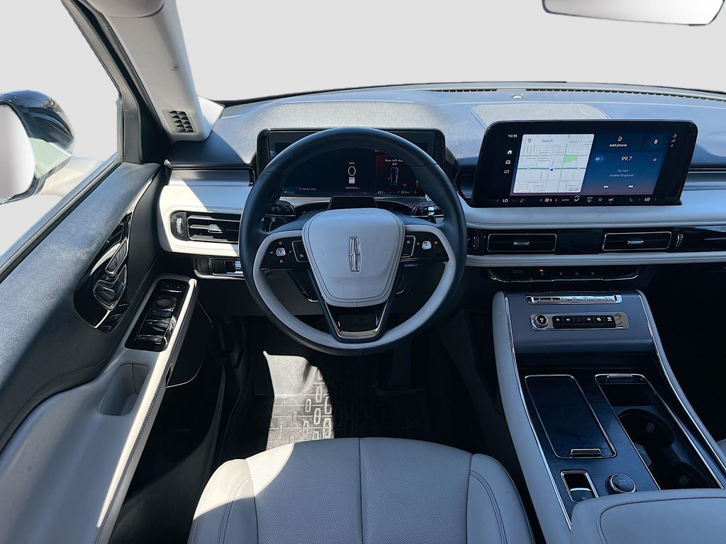 Used 2025 White Lincoln Premiere image 23