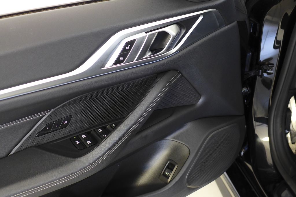 Thumbnail: 2022 BMW i4 - 12