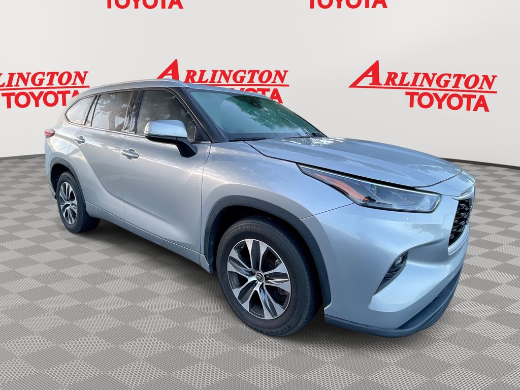 2022 Toyota Highlander XLE's photo
