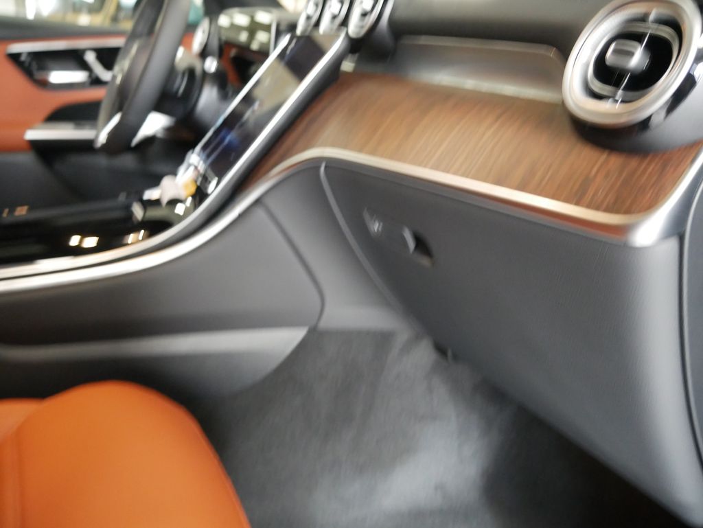 Thumbnail: 2026 Mercedes-Benz GLC - 28