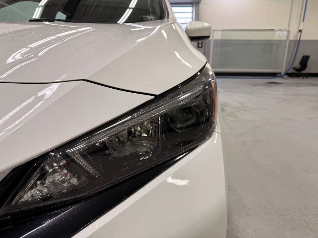 Thumbnail: 2022 Nissan Leaf - 9