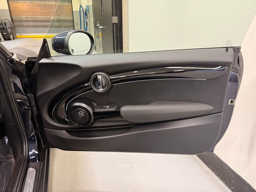 Thumbnail: 2023 MINI Cooper Hardtop - 21