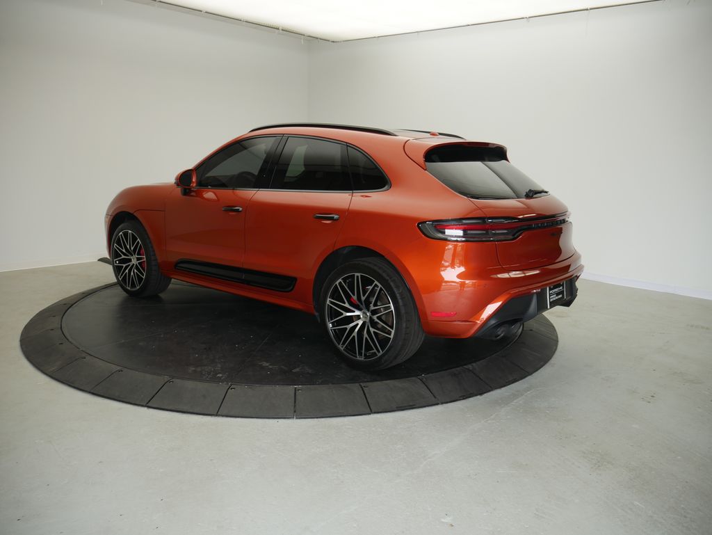 Thumbnail: 2023 Porsche Macan - 3