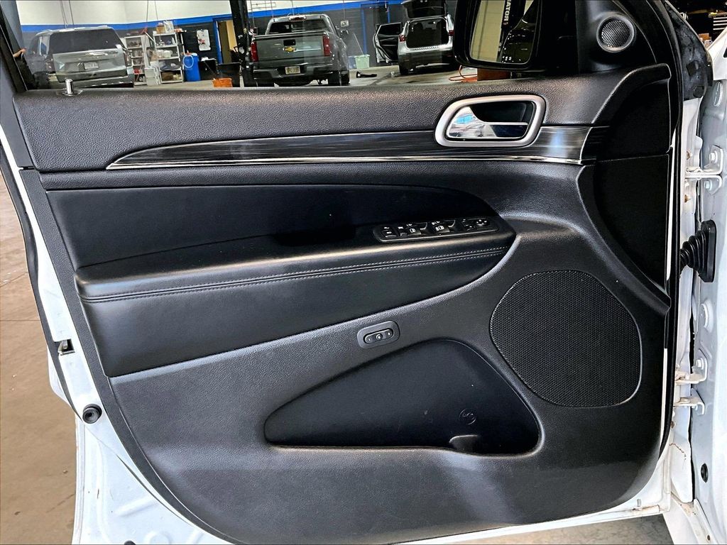 2020 Jeep Grand Cherokee — photo 9