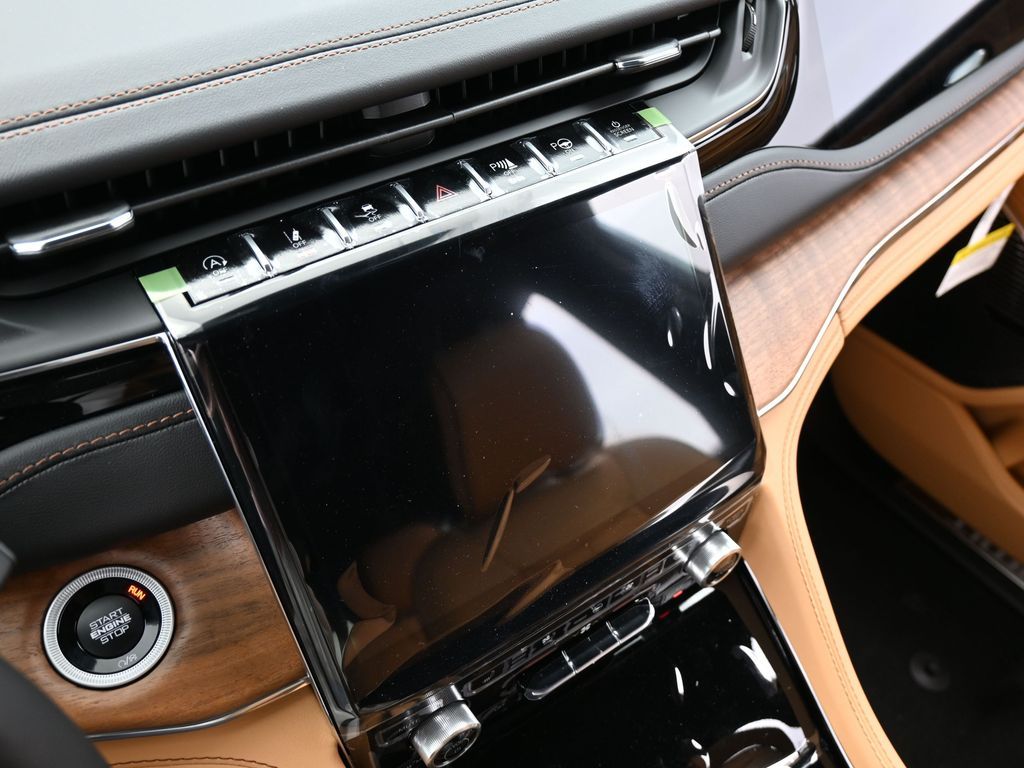 New 2025 Silver Zynith Jeep Summit image 25