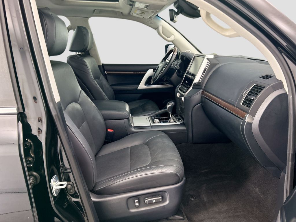 Thumbnail: 2019 Toyota Land Cruiser - 19
