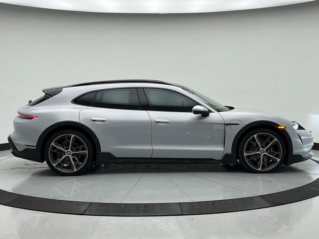 Thumbnail: 2022 Porsche Taycan - 8