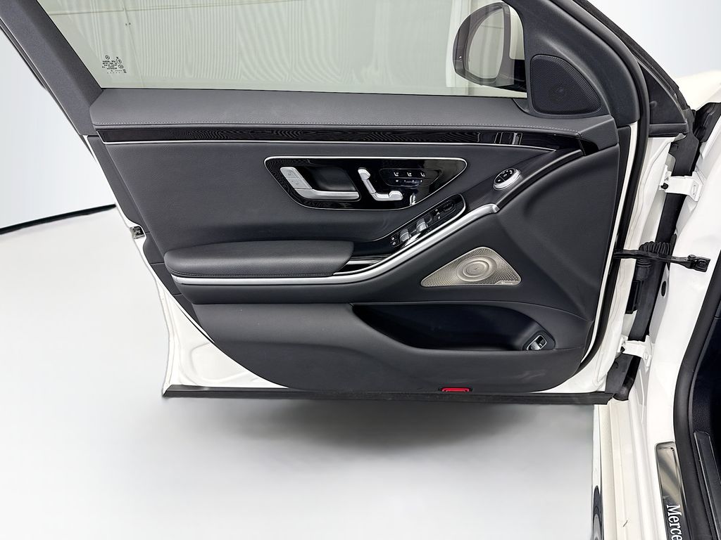 Thumbnail: 2023 Mercedes-Benz S-Class - 23