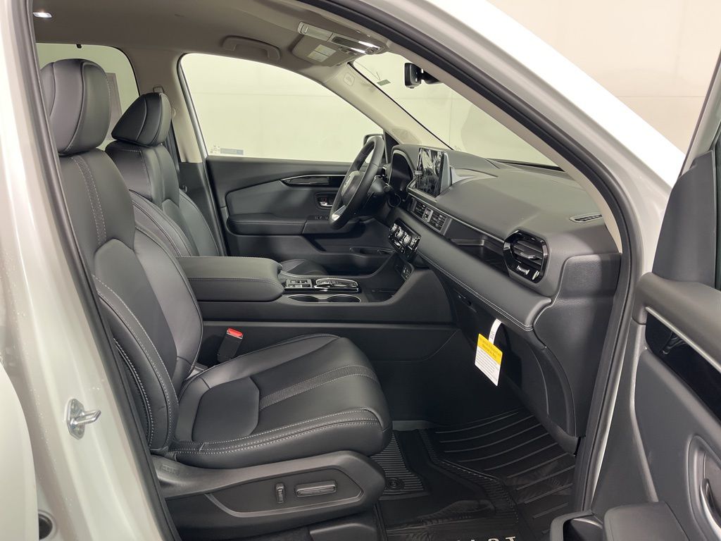 Thumbnail: 2025 Honda Pilot - 8