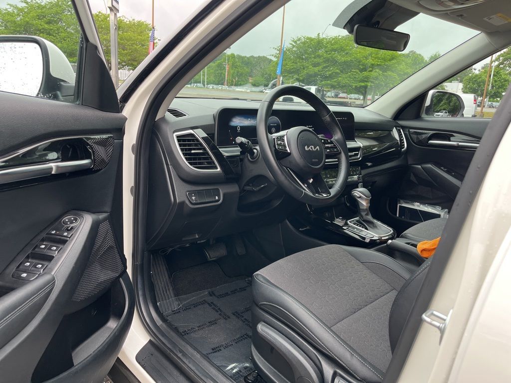 Used 2024 White Kia X-Line image 11