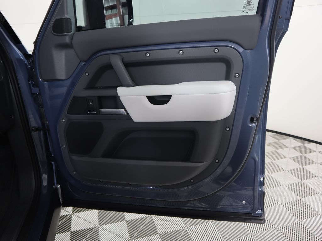 Thumbnail: 2025 Land Rover Defender - 26