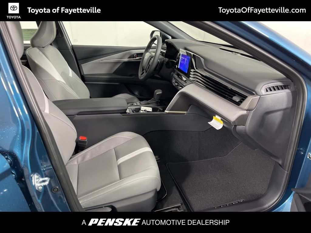 2025 Toyota Camry SE 6