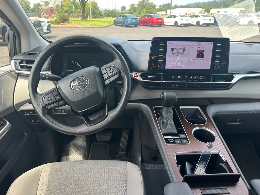 2024 Toyota Sienna LE