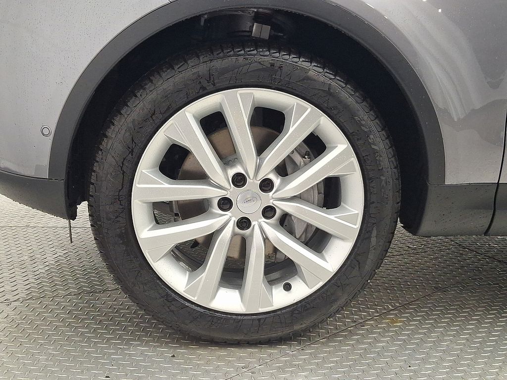 Thumbnail: 2026 Land Rover Discovery - 5