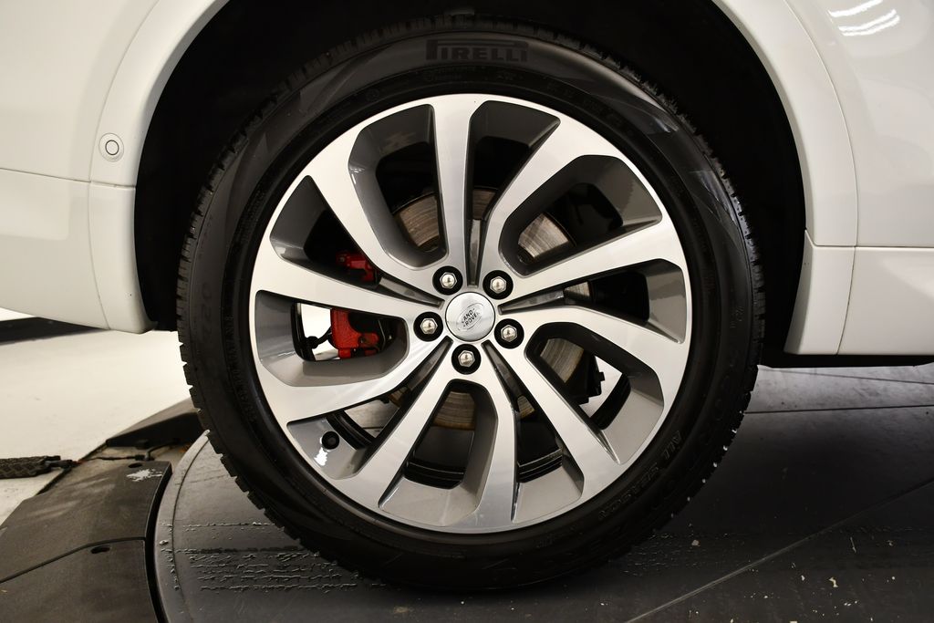 Thumbnail: 2025 Land Rover Discovery Sport - 13