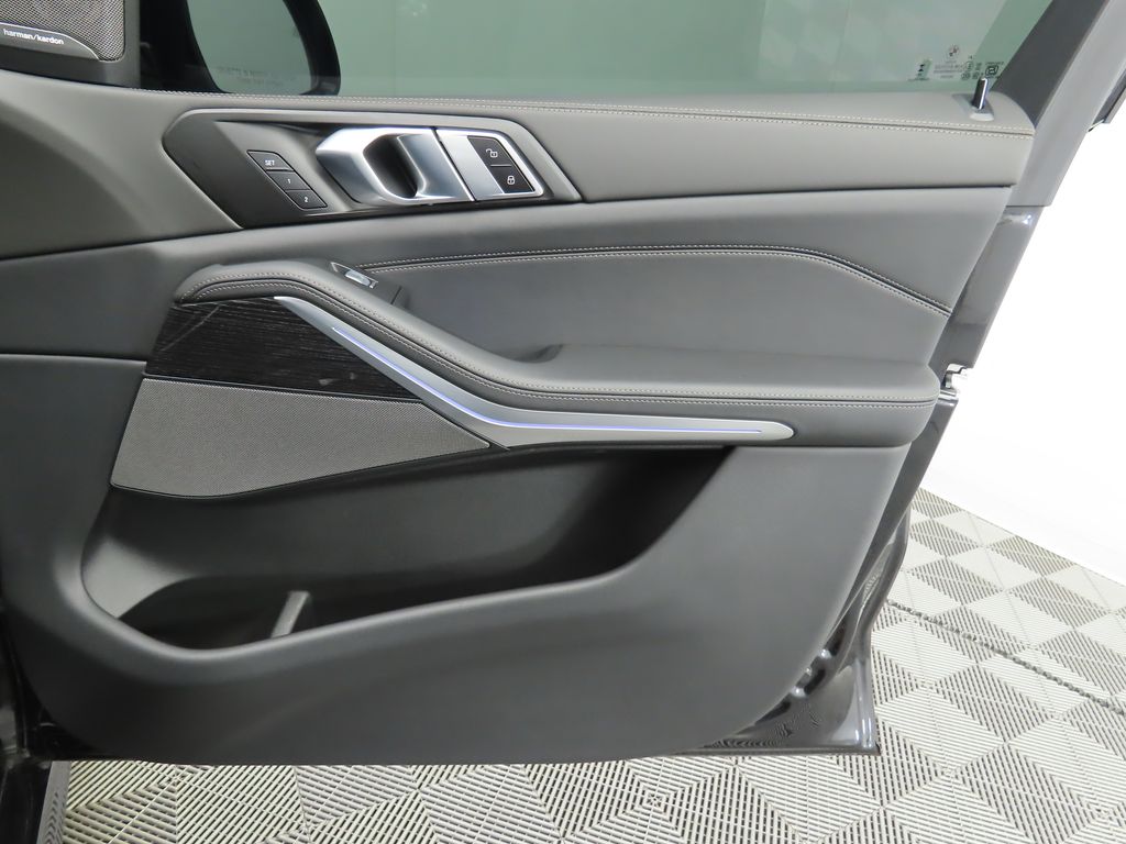 Thumbnail: 2025 BMW X7 - 26