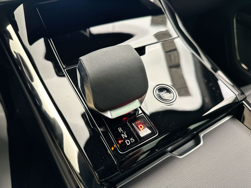 Thumbnail: 2024 Land Rover Range Rover Sport - 17