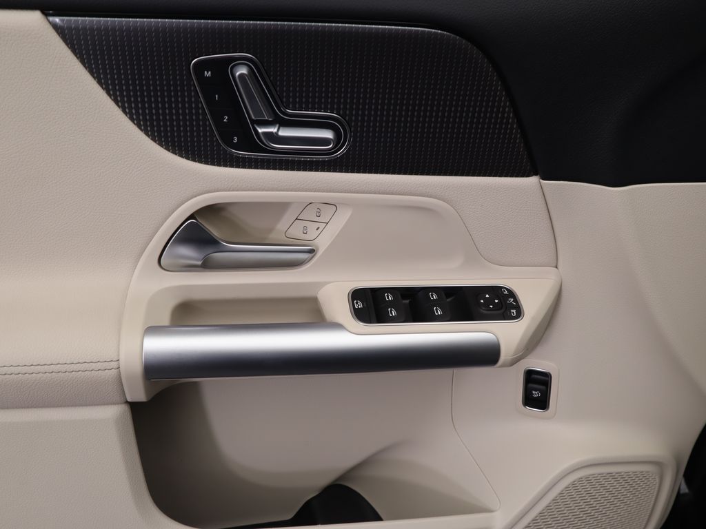 Thumbnail: 2023 Mercedes-Benz GLA - 23