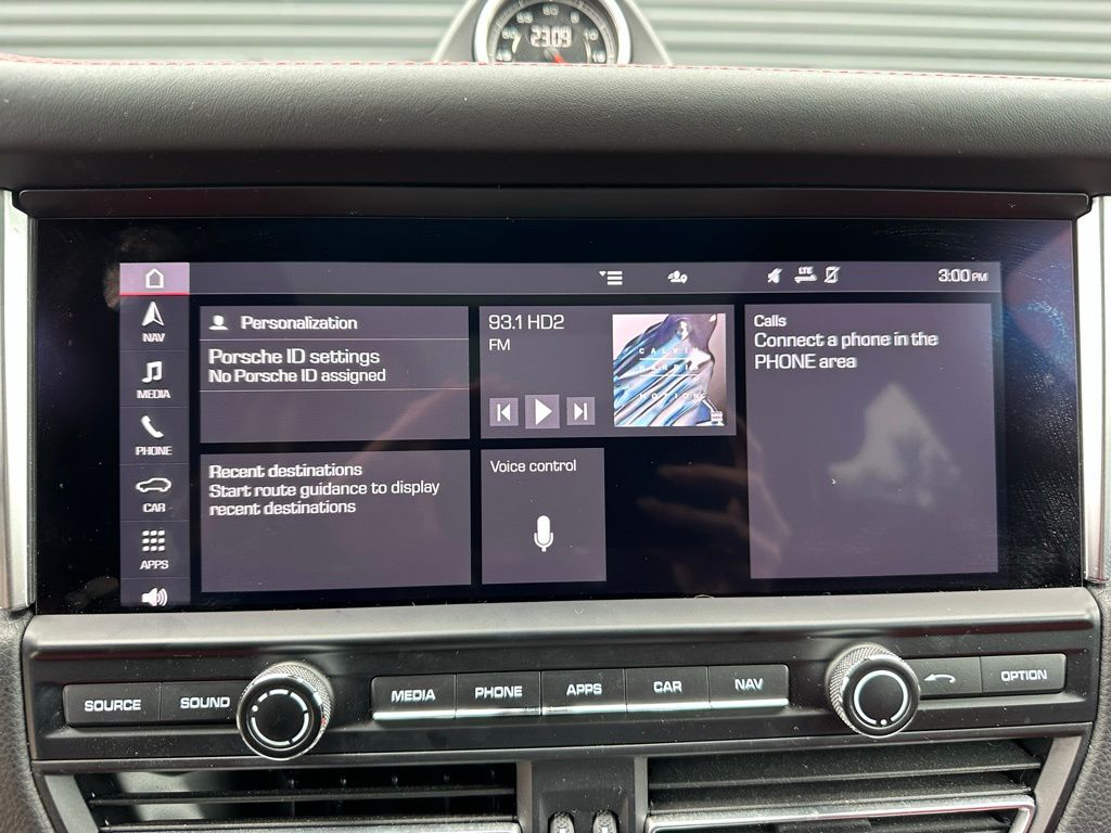 Thumbnail: 2021 Porsche Macan - 31