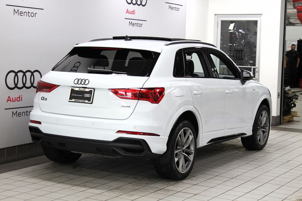 Thumbnail: 2023 Audi Q3 - 6