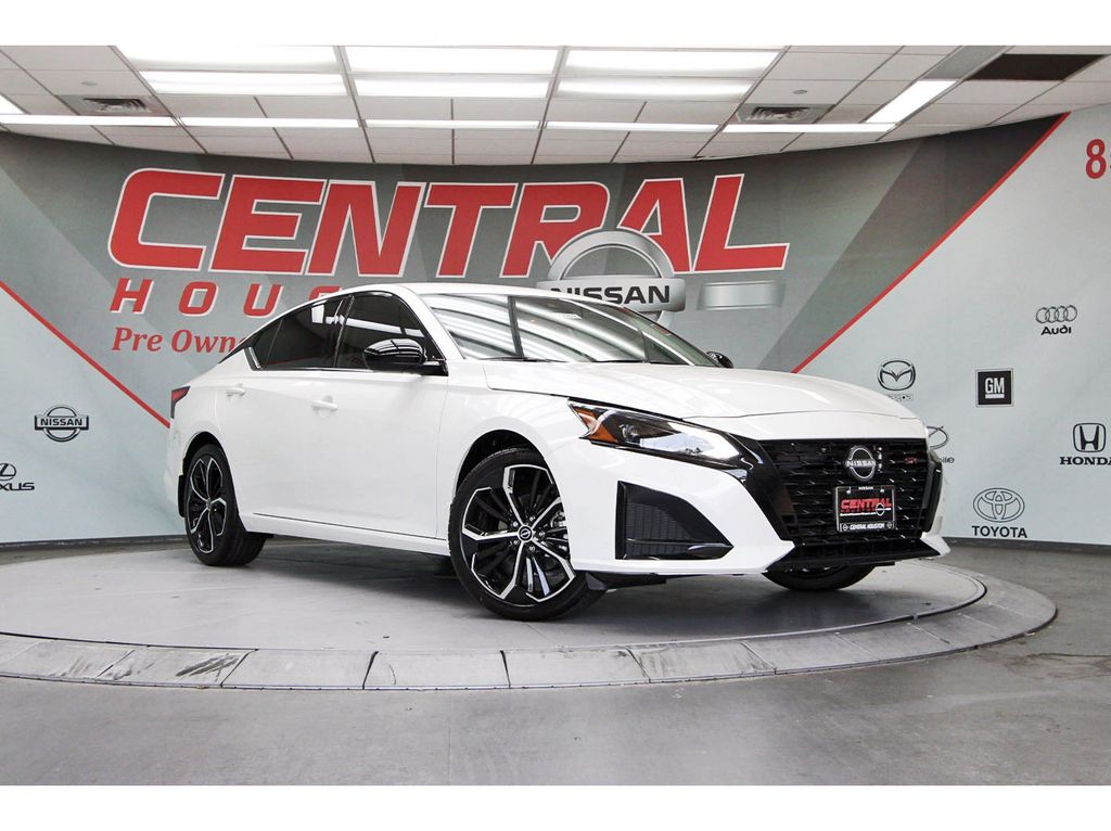 2026 Nissan Altima 2.5 SR White at Central Houston Nissan