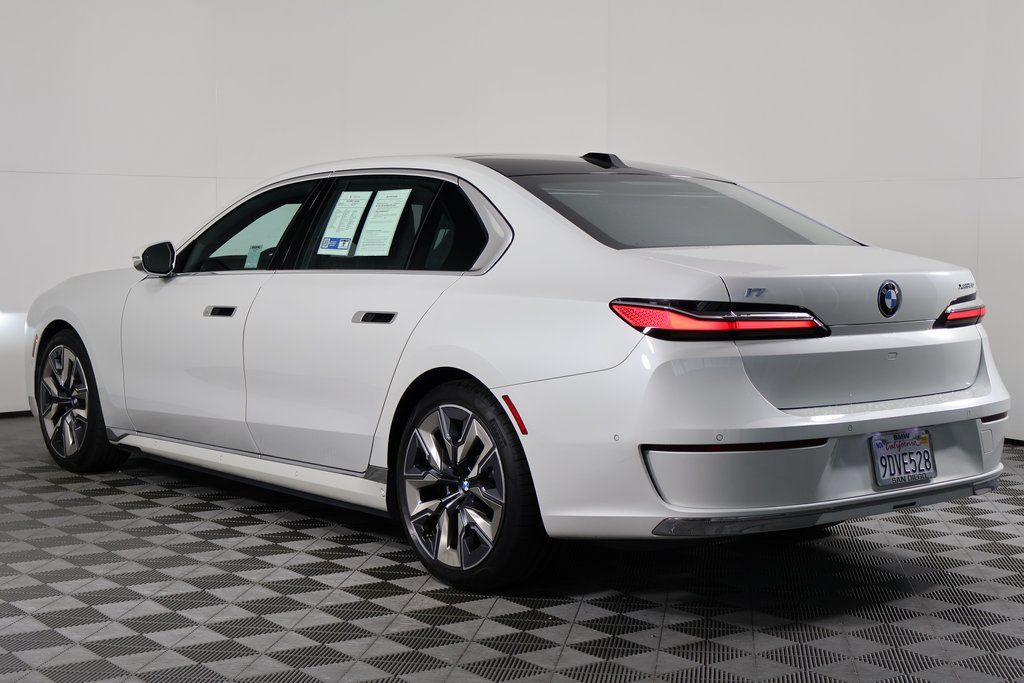 Thumbnail: 2023 BMW i7 - 6