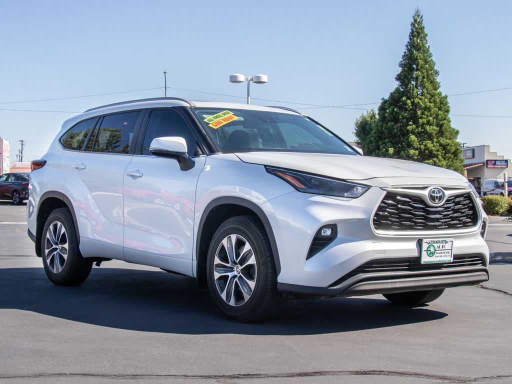  2023 Toyota Highlander XLE AWD   