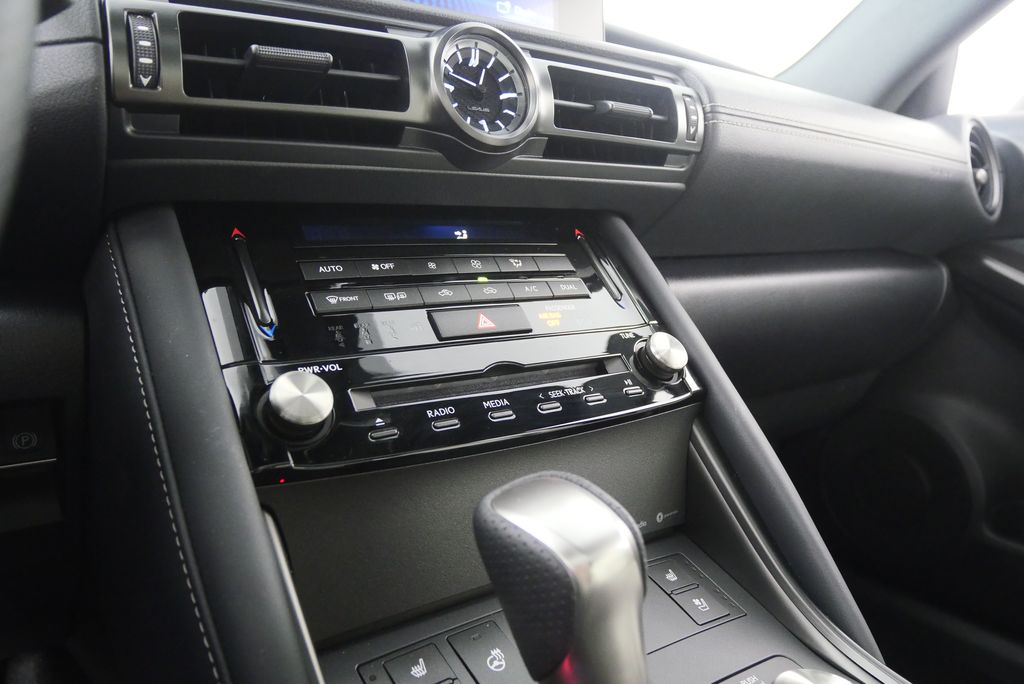 2025 Lexus IS 350 25