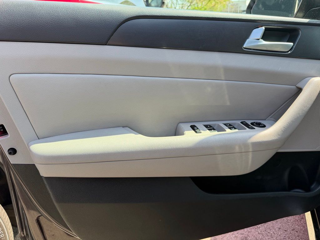 Used 2015 Brown Hyundai Sport image 18